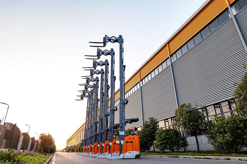 Customer Case | Zowell Double Deep Reach Truck Batch Empowers Overseas Auto Parts Factories to Achieve Efficient and Intensive Storage
